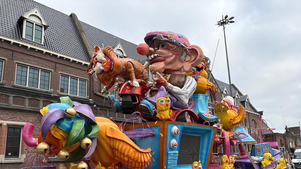 De 8,5 meter hoge praalwagen van bouwclub de Vlaojestaampers.