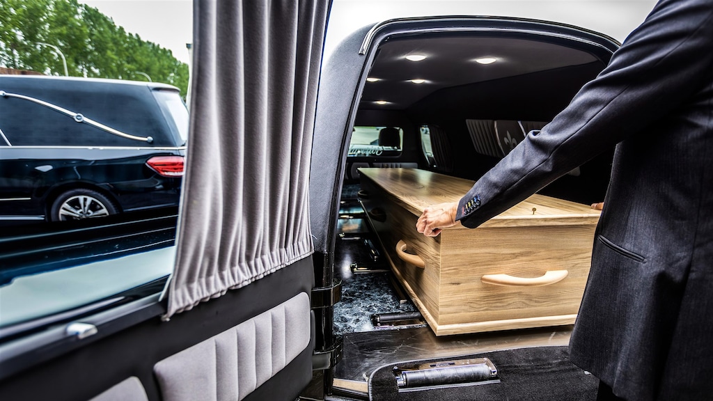 Belgische begrafenisondernemer vindt derde been in grafkist na ophalen lichaam bij universiteit