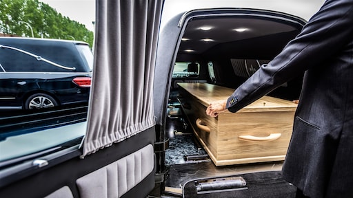 Belgische begrafenisondernemer vindt derde been in grafkist na ophalen lichaam bij universiteit