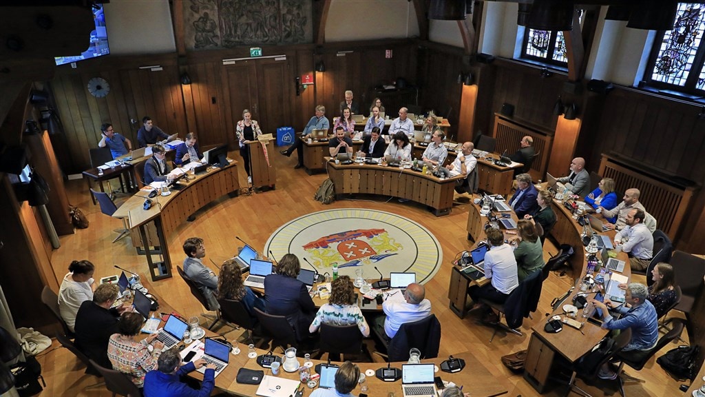 Een gemeenteraadsvergadering, ter illustratie.