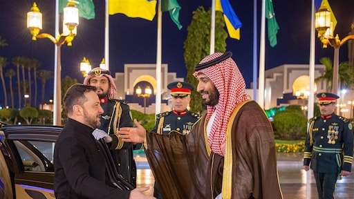 Zelensky hoopvol over vredesgesprekken: Saoedische kroonprins betuigt steun