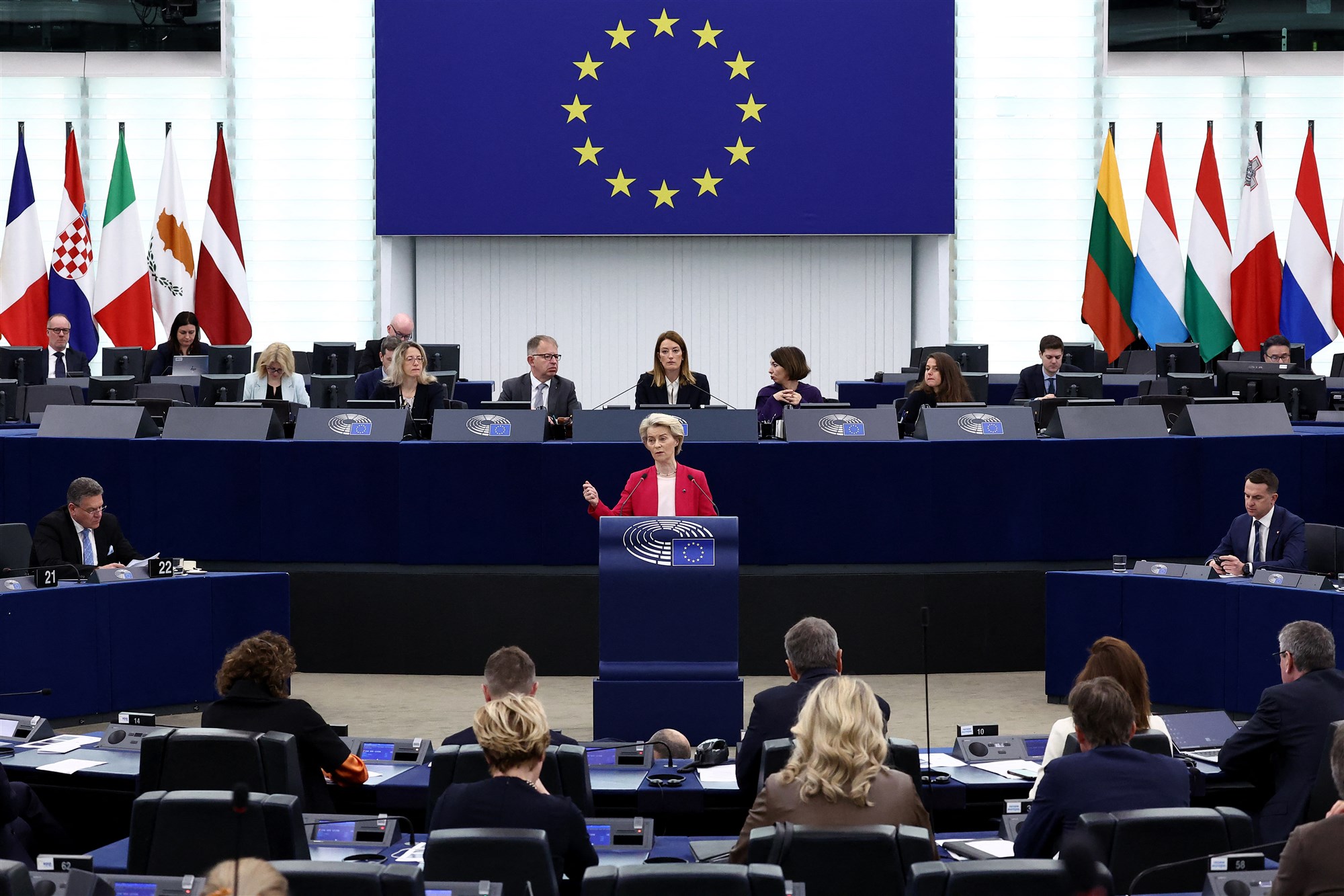 補強計画に投票した後、衆議院でのオランダのMEPSの燃え上がり