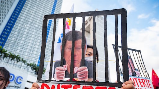 Filipijnse ex-president Duterte geland in Rotterdam, overgedragen aan ICC