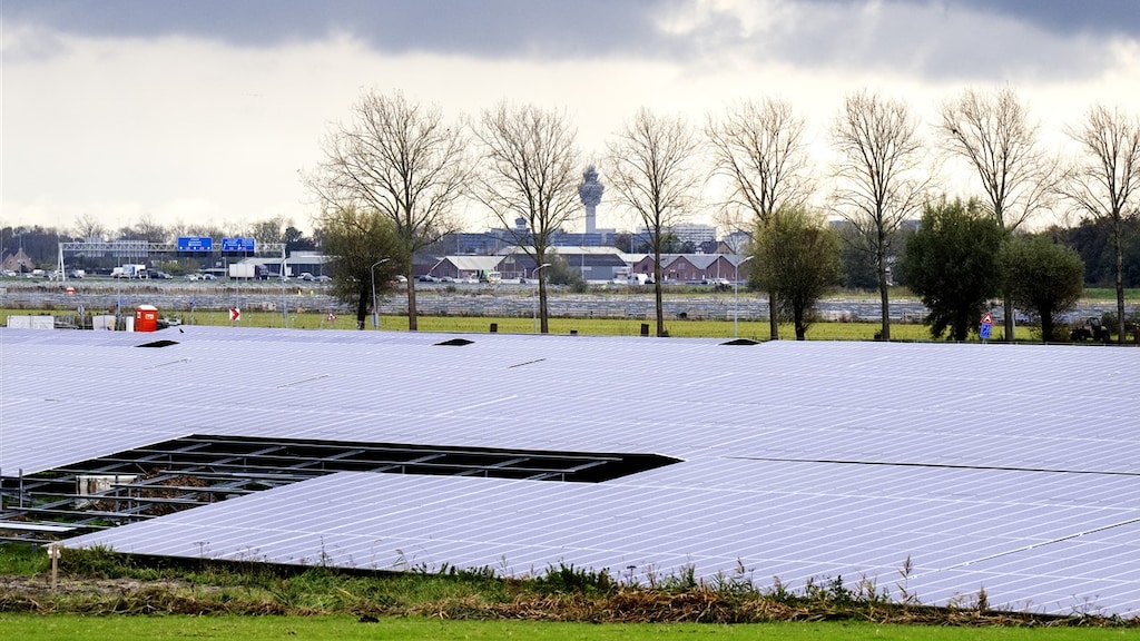 'Schittersoap' Schiphol nog niet van de baan: geschikte zonnepanelen waren niet verkrijgbaar