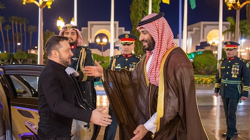 'Bestand in Oekraïne moet op voorwaarden van Moskou', Kyiv bestookt