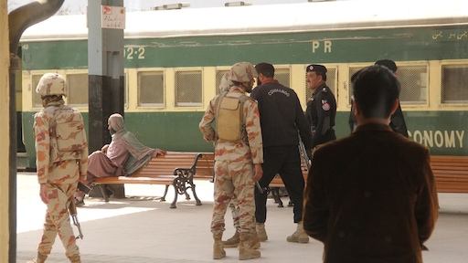 Gijzeling in trein Pakistan beëindigd, leger meldt 28 doden
