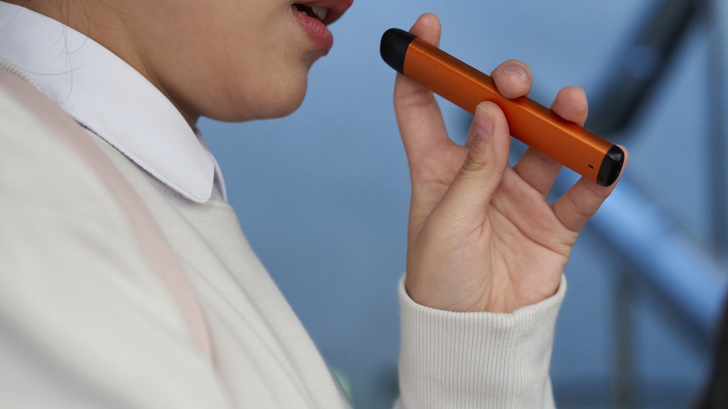 Leeftijdsgrens mogelijk naar 21 en boetes omhoog: zo wil kabinet roken en vapen aanpakken