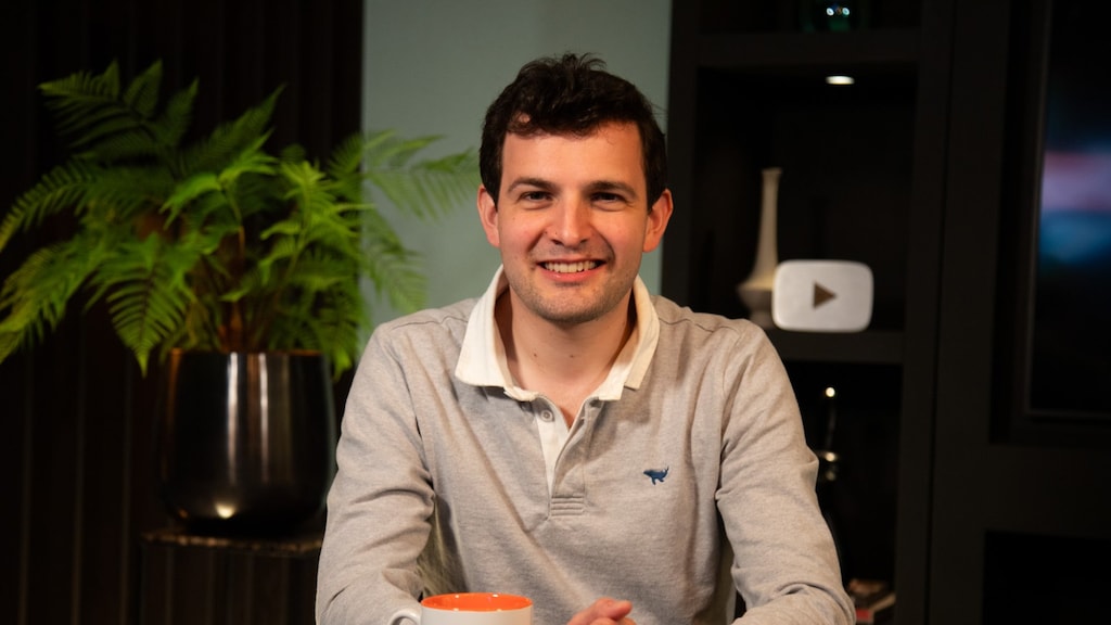 Rob Goossens kritisch over comebacks in jubileumseizoen GTST: 'Had Jessica omgetoverd tot Franse maffiabazin'