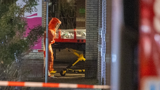 Gespecialiseerd team met knaloranje beschermende pakken in Heemskerk, wat doen zij?