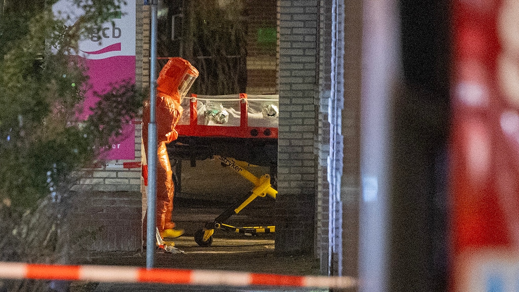Gespecialiseerd team met knaloranje beschermende pakken in Heemskerk, wat doen zij?