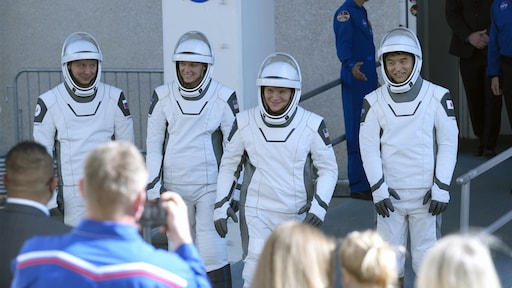 Astronauten nog een paar dagen langer vast in ISS om uitgestelde lancering