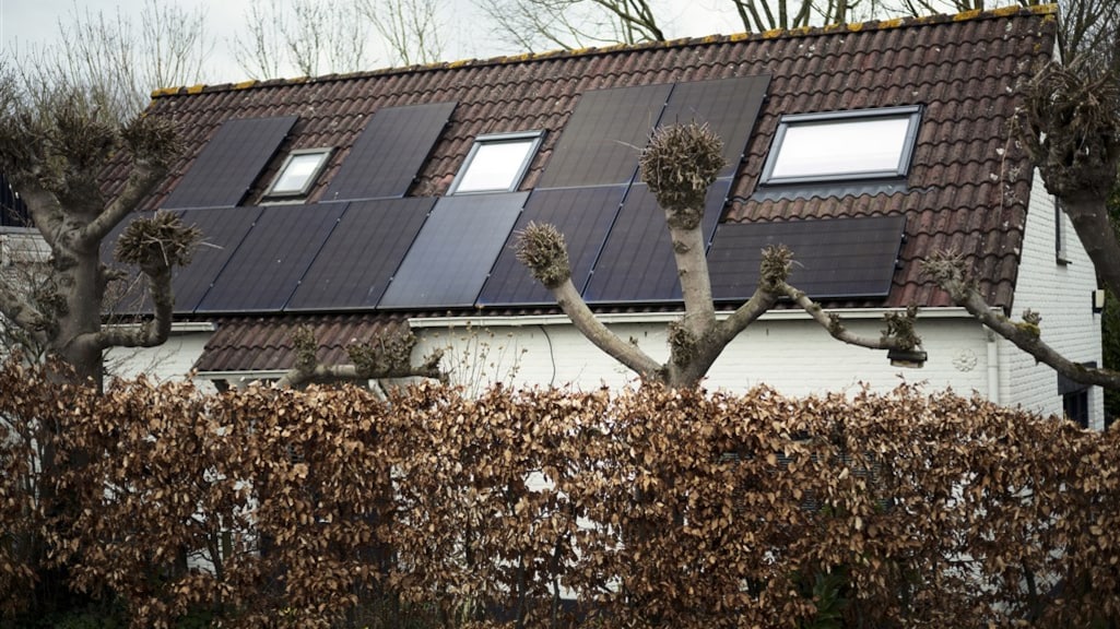 Terugleveren zonnestroom kost geld bij 11 energieleveranciers