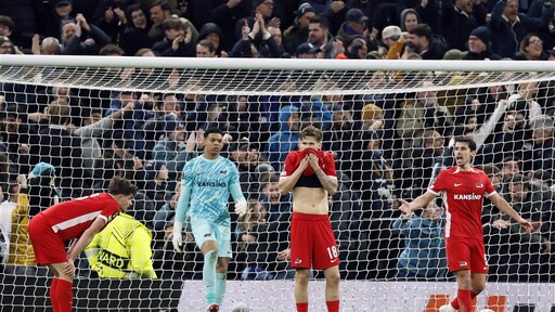 Met AZ ook laatste Nederlandse ploeg klaar in Europa, na moedige strijd tegen Tottenham