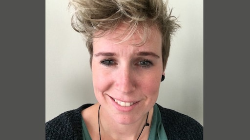 Bibi's vader overleed aan corona, zijzelf was doodziek: 'Ik blijf naar het positieve kijken'