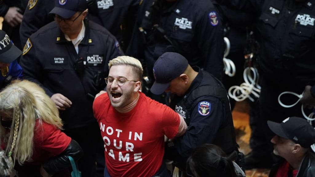 Bijna 100 arrestaties bij protest in Trump Tower om Mahmoud Khalil