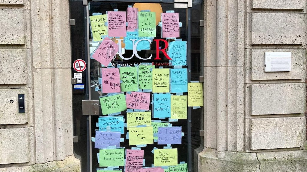 De vragen en statements op de deur.