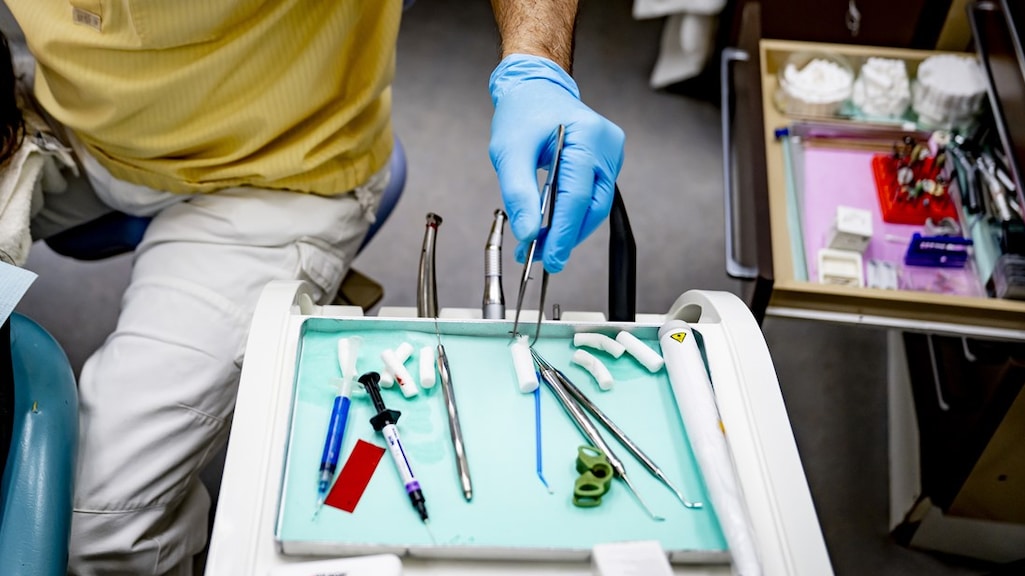 Rotterdamse tandarts woest na negatieve recensie van patiënt, krijgt waarschuwing