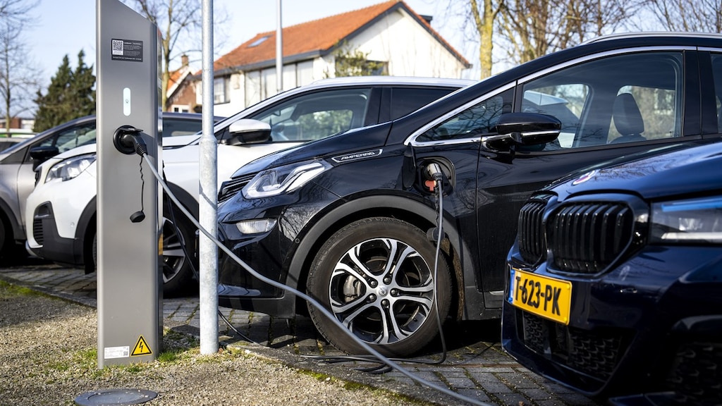 Laadpaalbedrijven beklagen zich over 'onverwachte toeslag' voor klanten
