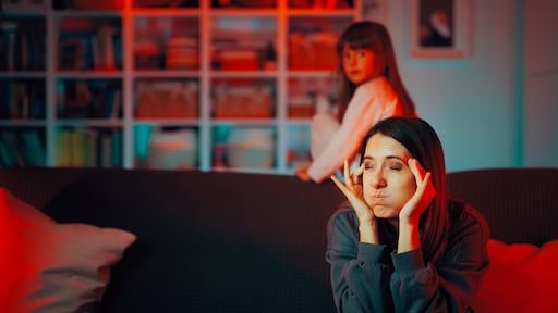 Gescheiden moeder Elske wordt gek van het 'ge-mama' als haar dochter bij haar is