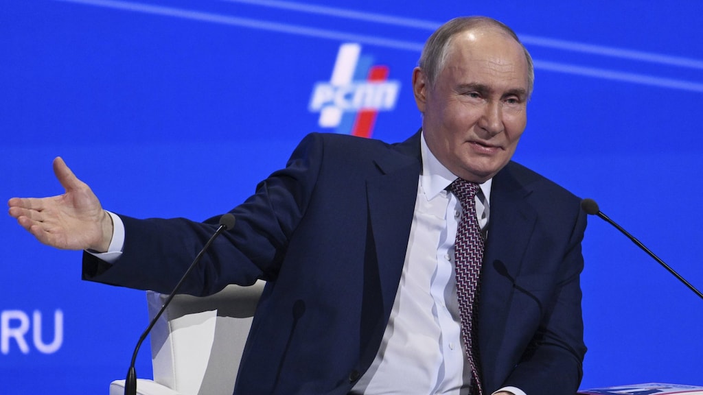 Waarom Poetin zijn gesprekspartners vaak uren laat wachten: 'Onderdeel van strategie'