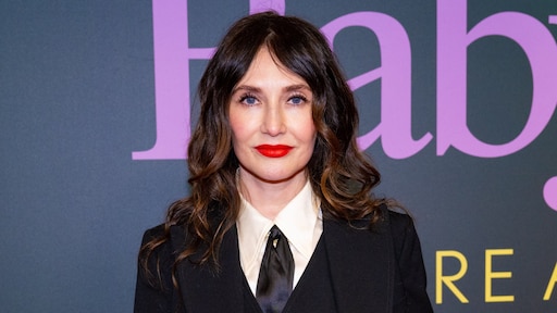 Carice van Houten verrast fans met roze coupe