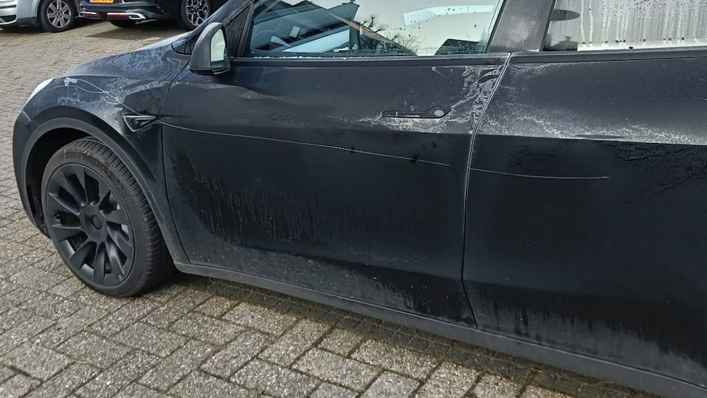 Nederlandse Tesla-bezitters slachtoffer van vandalisme: 'Ik ben ook geen fan van Musk'