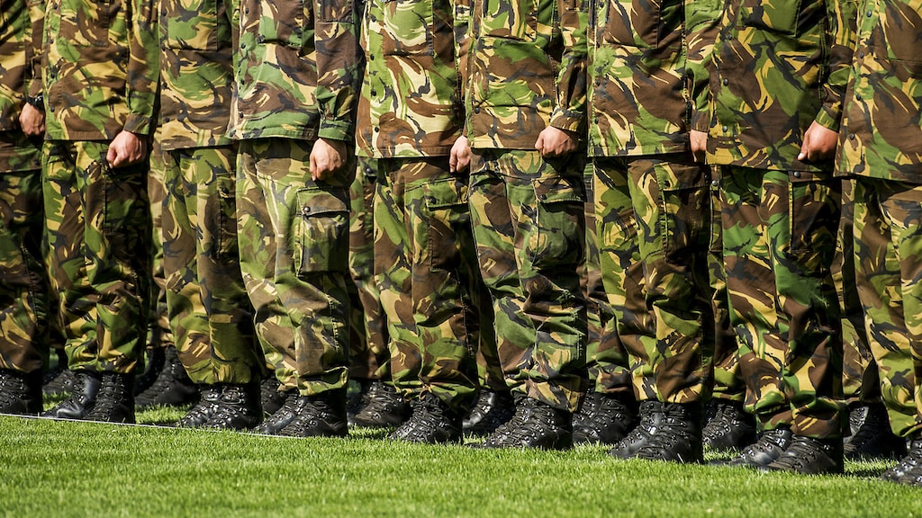 Defensie gaat 2,3 miljoen jongeren vragen of ze het leger in willen