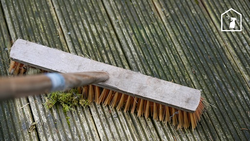 De do's en don'ts om groene aanslag in de tuin te verwijderen