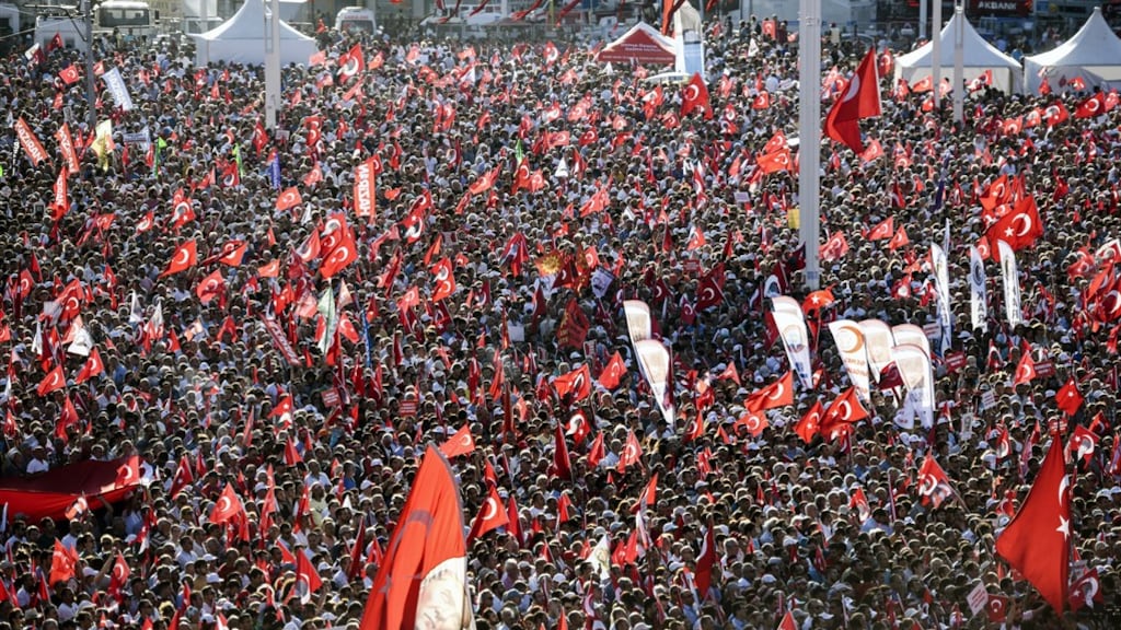 Massaprotest Istanbul tegen militaire coup (2016).