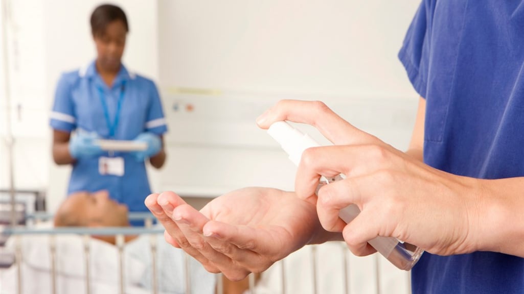 Onterecht ontslag voor verpleegkundige die collega’s 'fuck off-spray' gaf