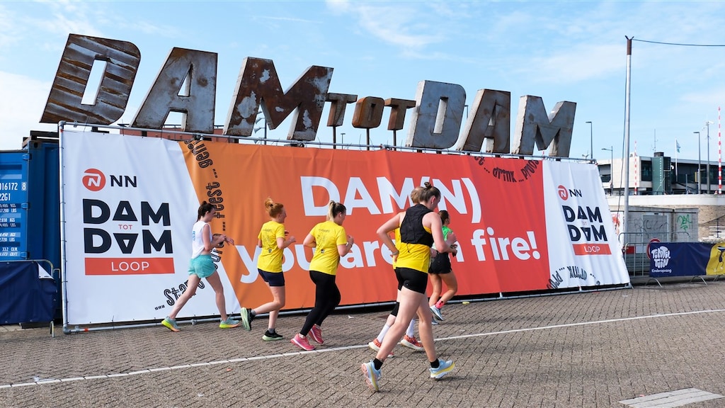 Hardlopers doen mee aan de Dam tot Damloop