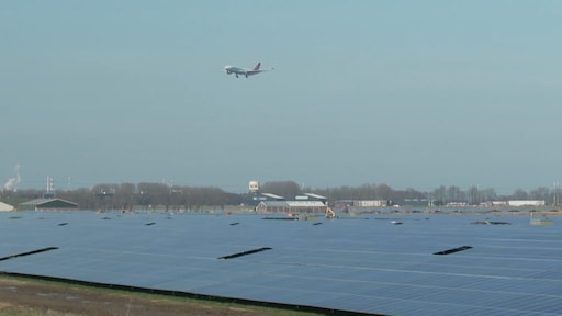 5000 zonnepanelen bij Schiphol weggehaald: piloten hebben last van schittering