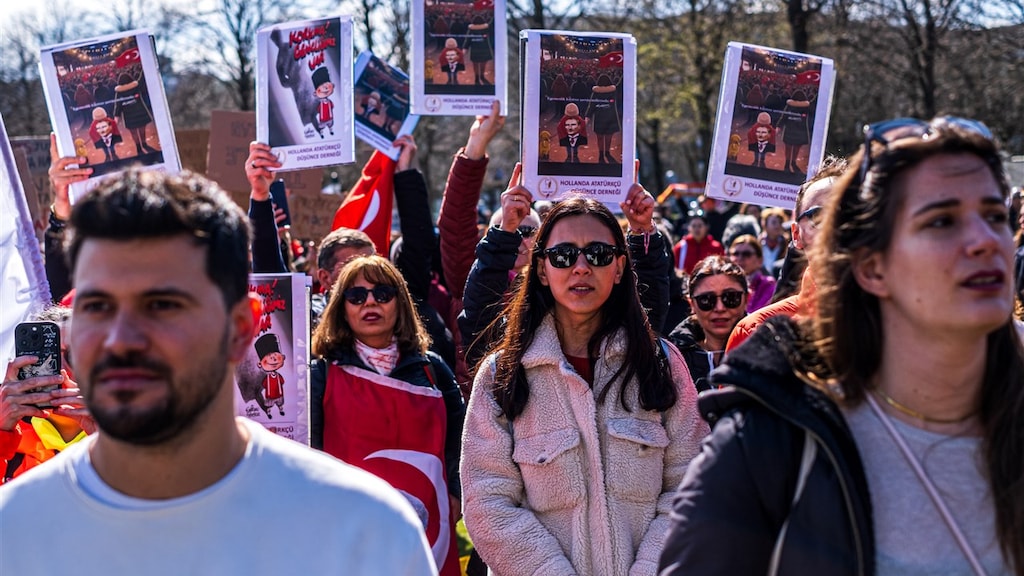 Honderdduizenden mensen demonstreren in Istanbul tegen arrestatie Imamoglu