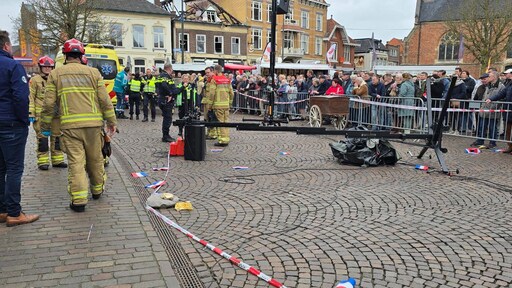 Omstander filmt hoe geluidsinstallatie omvalt, drie gewonden bij herdenking Winterswijk