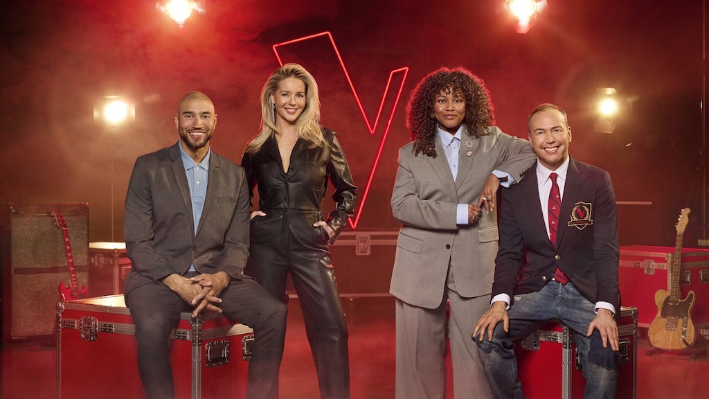 De presentatoren van The Voice of Holland en The Voice Kids.