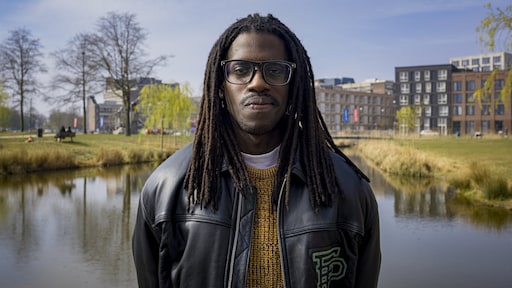 Tranen inslikken en niet zeuren: Denzel kon nooit over zijn gevoel praten, nu leert hij het anderen