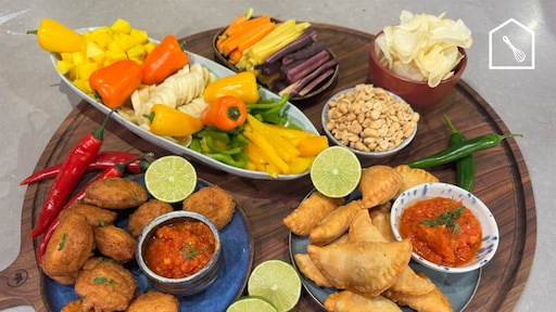 Borrelplank: Senegalese vispasteitjes, Fataya mét beignets van black eyed peas - Acarajé