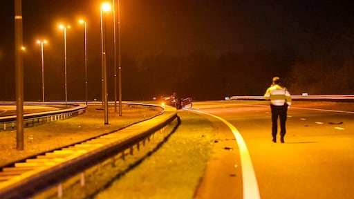 A50 richting Zwolle dicht door ongeluk, meerdere auto's over de kop