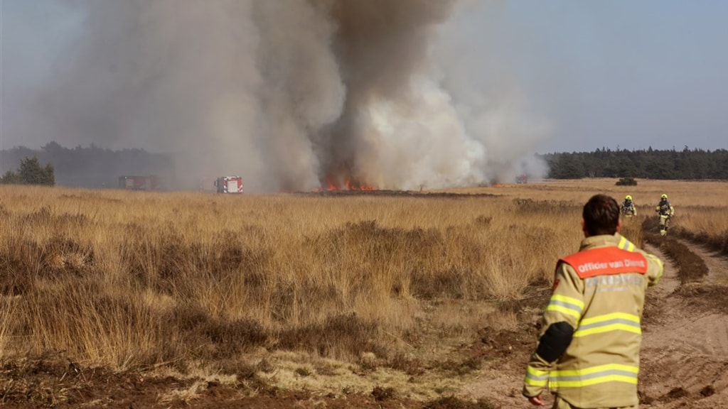 Grote natuurbrand Ede onder controle, veroorzaakt door rookgranaat Defensie