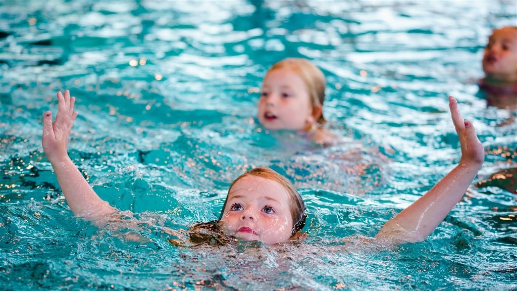 Terugkeer schoolzwemmen komt er niet: te duur en te zware belasting onderwijs