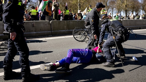 Verkeersinfarct rond Den Haag door demonstratie klimaatactivisten