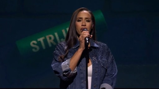 Optreden Glennis Grace in Even tot Hier zorgt voor gemengde reacties bij kijkers