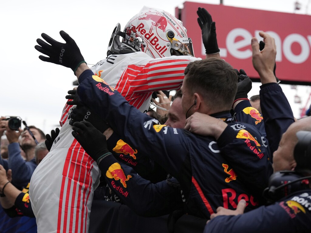Eerste overwinning Max Verstappen dit jaar, wint de race in Japan