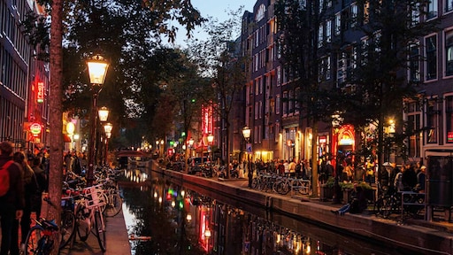 Vrouwen in Amsterdam gefilmd door stiekeme gluurder: 'Stop hier onmiddellijk mee'