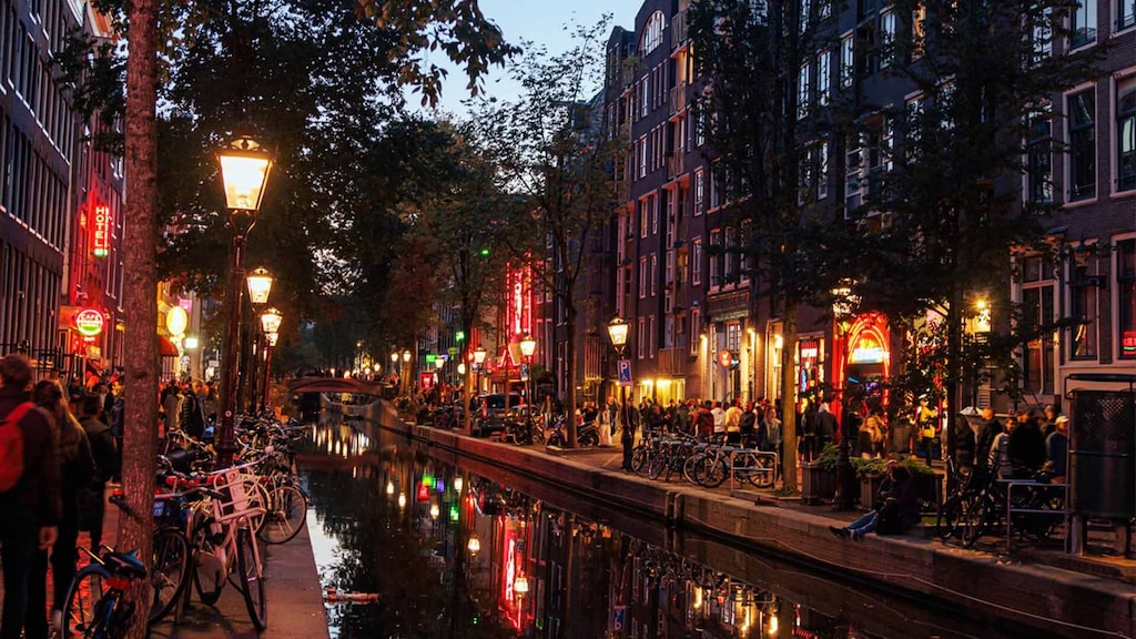 Vrouwen in Amsterdam gefilmd door stiekeme gluurder: 'Stop hier onmiddellijk mee'