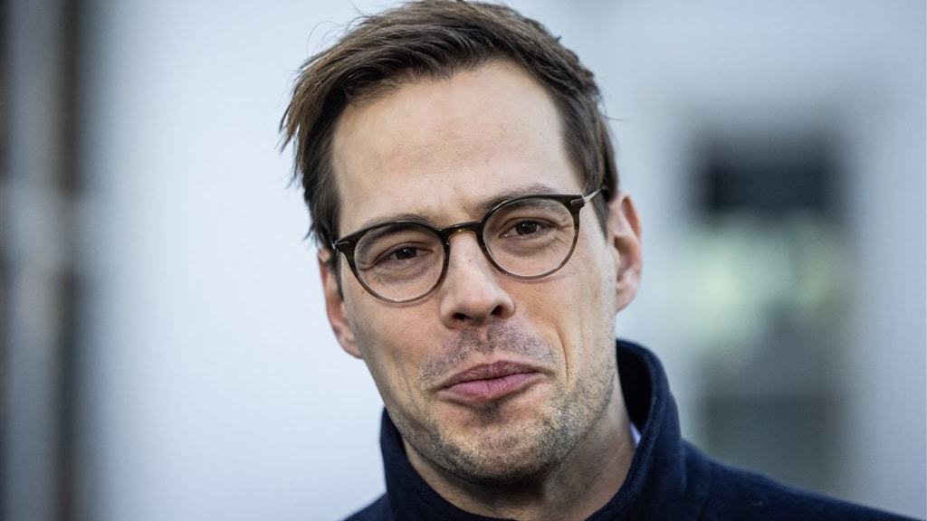 Staatssecretaris Nobel erkent dat er risico's zijn door kinderen in te zetten in vlogs.