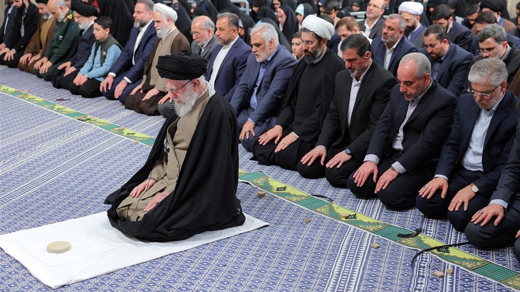 Ali Khamenei, de hoogste leider van Iran, kreeg in maart een brief van Trump waarin hij aandrong tot onderhandelen over een nucleaire deal, maar de ayatollah sprak toen van intimidatie.