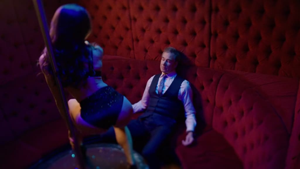 GTST-schurk Ludo Sanders volledig van het padje in stripclub