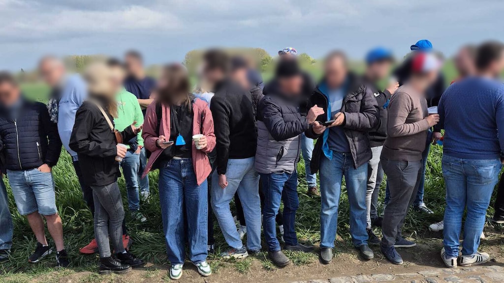 Het groepje toeschouwers dat tegenover Fred langs het parcours stond.