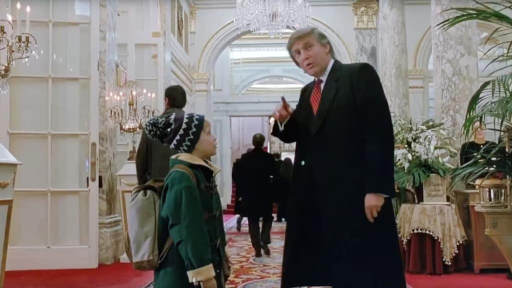 Regisseur Home Alone 2 wil scène met Donald Trump verwijderen: 'Een vloek'